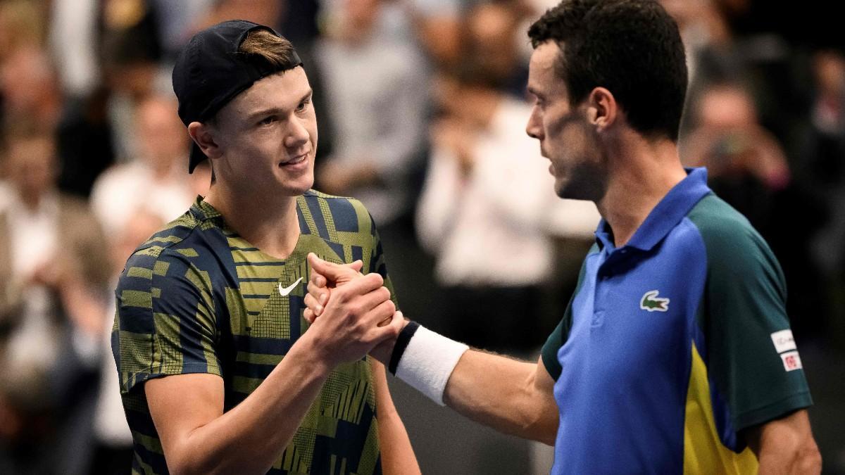Rune y Bautista se saludan tras el encuentro