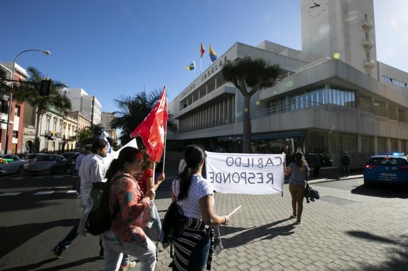 27.12.18. Las Palmas de Gran Canaria. Trabajadores del centro sociosanitario El Pino protestan al Cabildo. Foto Quique Curbelo  | 27/12/2018 | Fotógrafo: Quique Curbelo