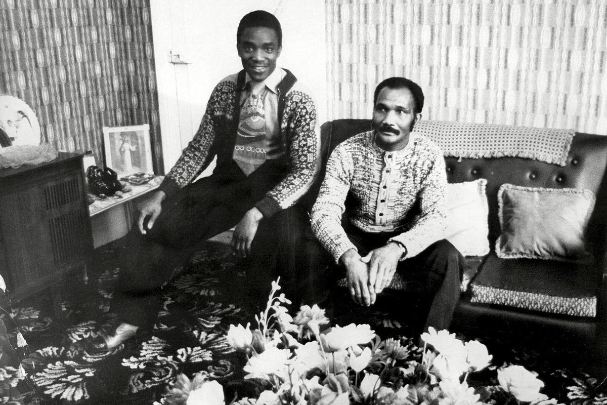 Laurie Cunningham y su padre, Elias, en la casa familiar de Finsbury Park.