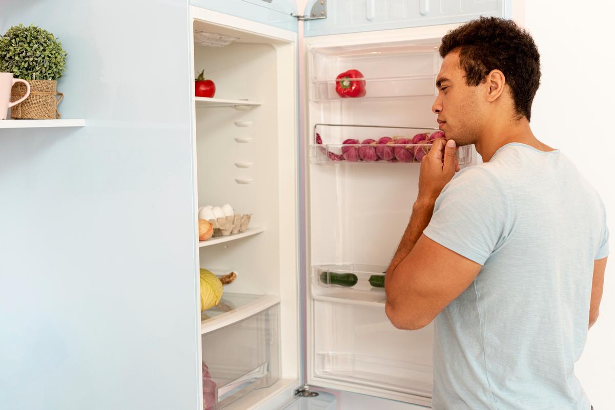 Estos son los alimentos que no debes dejar en la puerta de la nevera.