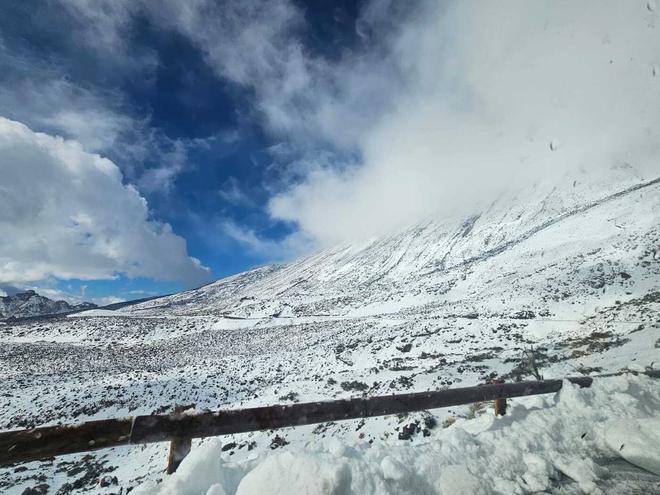 Así está el Teide nevado tras la borrasca Emilia