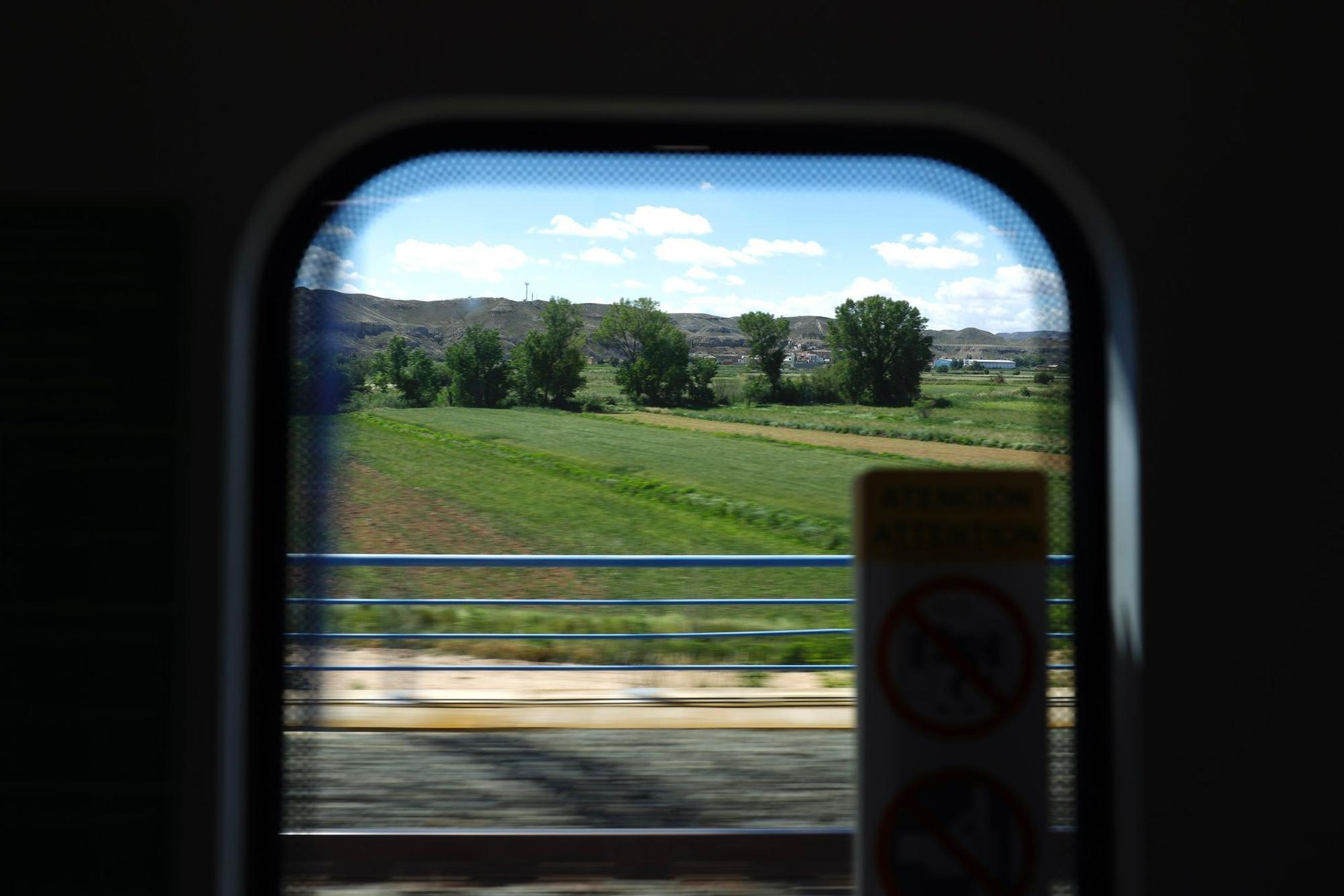 EN IMÁGENES | El nuevo Avril de Renfe ya para en Zaragoza: así ha sido su primer viaje