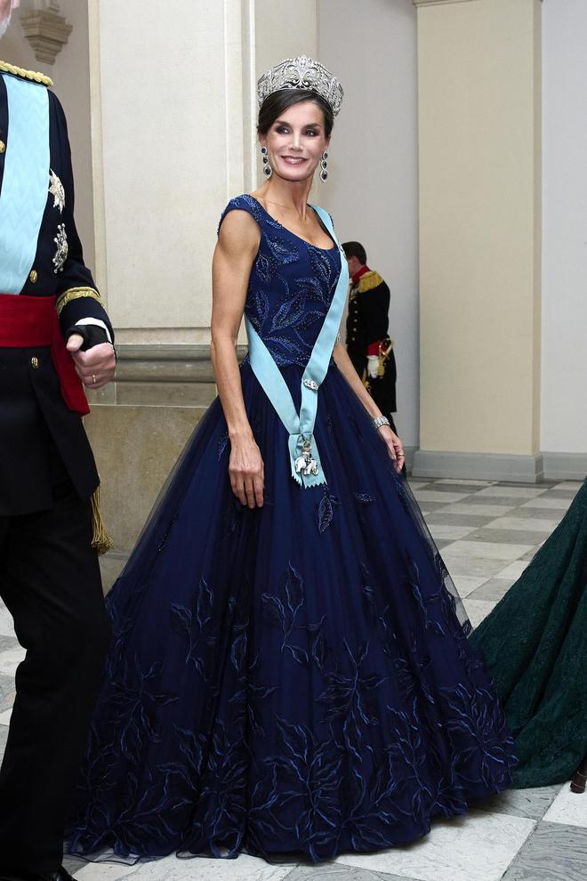 El look de gala de la reina Letizia en Dinamarca