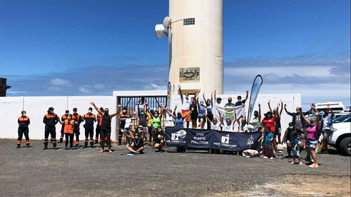 Voluntarios de Lanzarote y Fuerteventura se unen para jornada de limpieza en el litoral de Playa Blanca