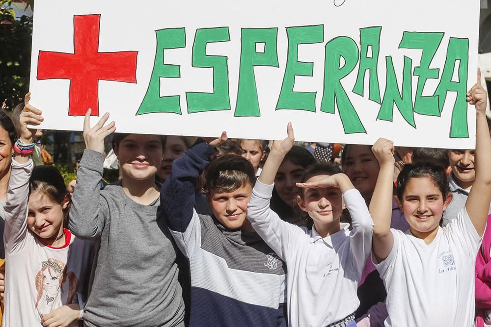 Los escolares hacen una marcha solidaria contra el cáncer