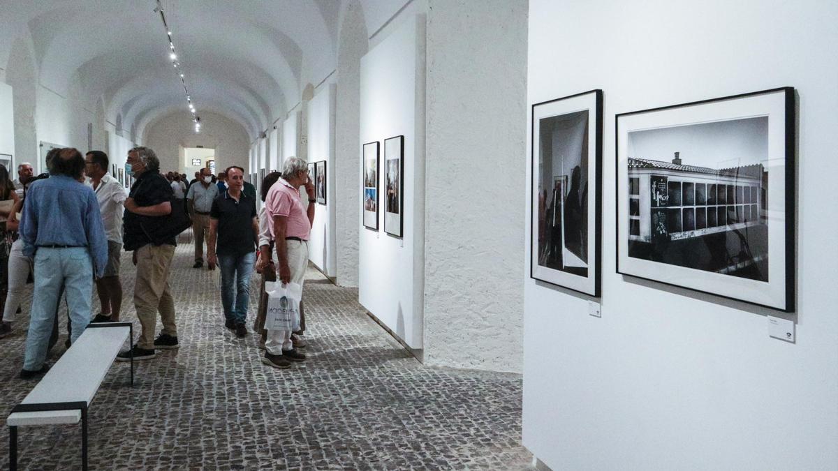 La exposición se inauguró el viernes en El Hospital Centro Vivo.