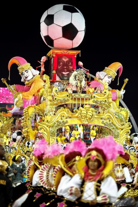 Arranca el Carnaval en Brasil al ritmo de samba.