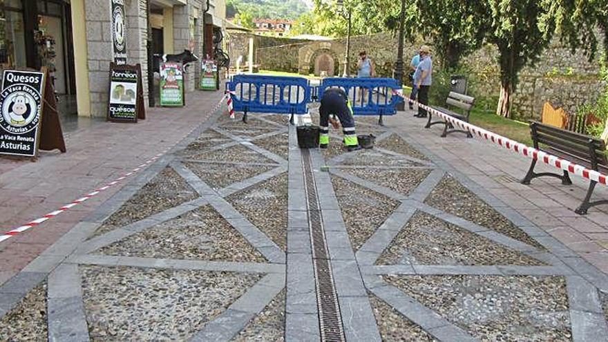 Obras de mejora en la calle Campeones del Sella de Cangas.