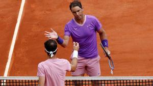 Rafael Nadal felicita a Grigor Dimitrov tras finalizar el partido