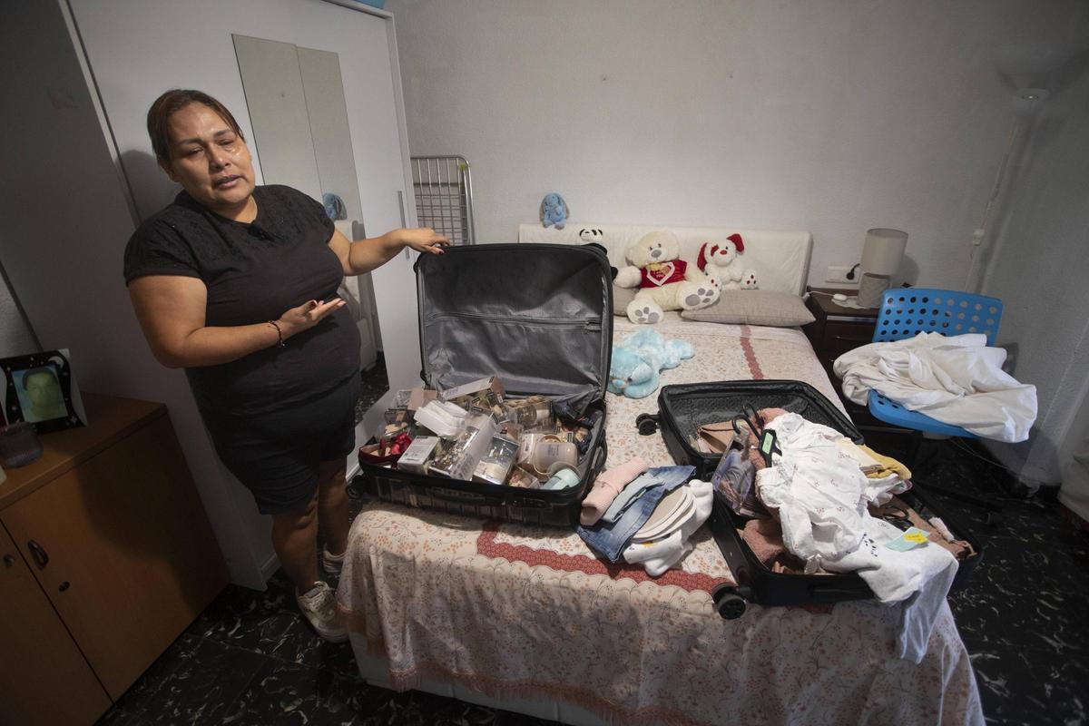 Mary, en la habitación de su hija, con los enseres de su nieta que nunca llegó a nacer.