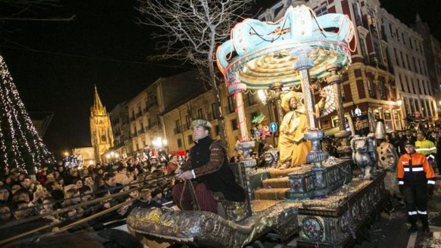 Una imagen del rey Baltasar en la cabalgata de Reyes de Oviedo del año pasado.