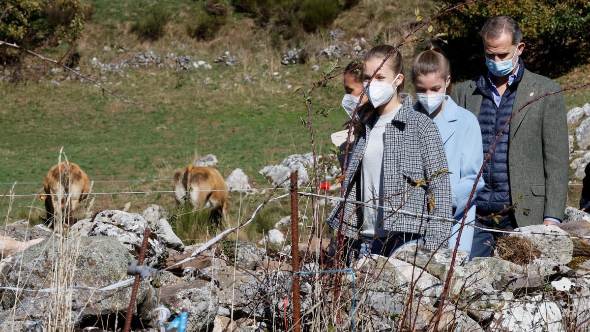 Pueblo Ejemplar 2021: La Familia Real visita Santa María del Puerto, en Somiedo