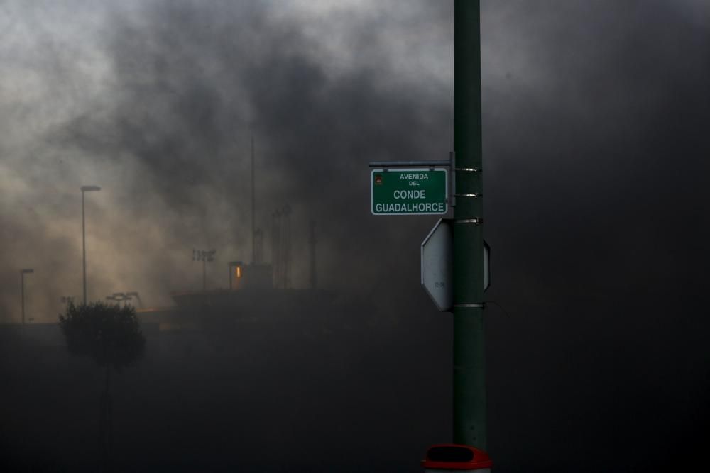 Un incendio en la antigua fábrica de hielo enciende las alarmas en la ciudad