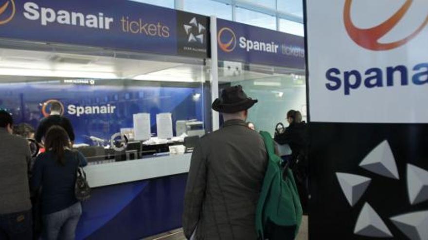 Sigue el goteo de viajeros en los mostradores de Spanair