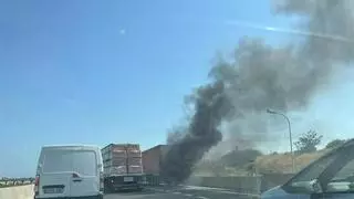 Vehículos incendiados, corte en la autovía y retenciones: las complicaciones en las carreteras antes del eclipse