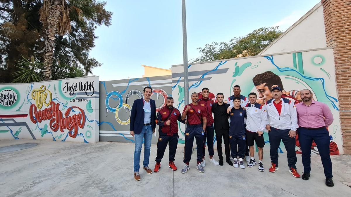 Los integrantes del equipo olímpico de boxeo han acompañado al homenajeado.