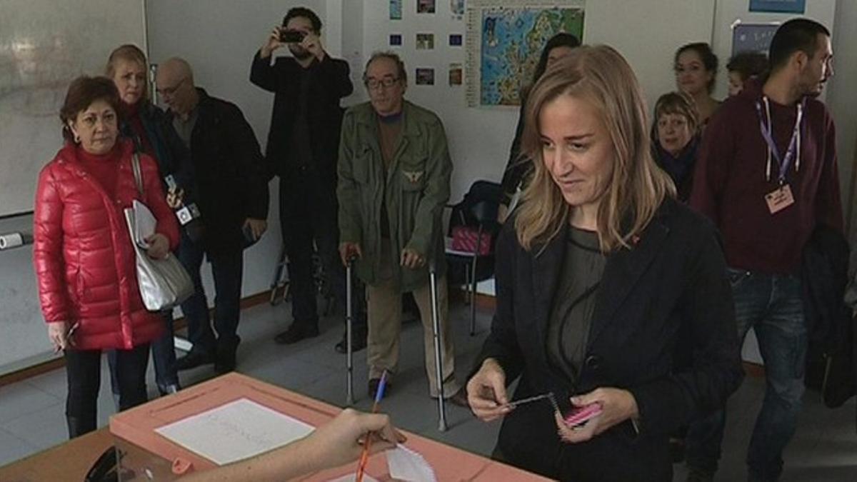 Tania Sánchez vota, este domingo, 30 de noviembre, en las primarias de IU en Madrid.