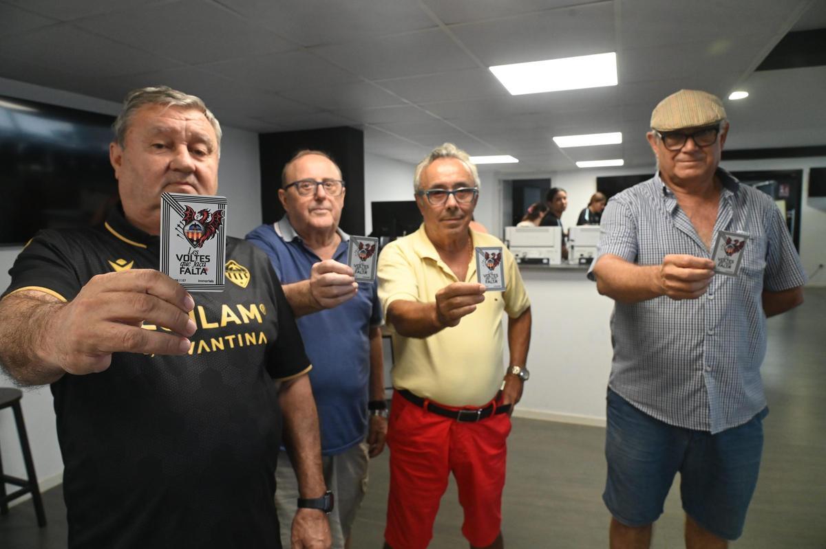 Colas en Castalia en la campaña de abonos del CD Castellón.