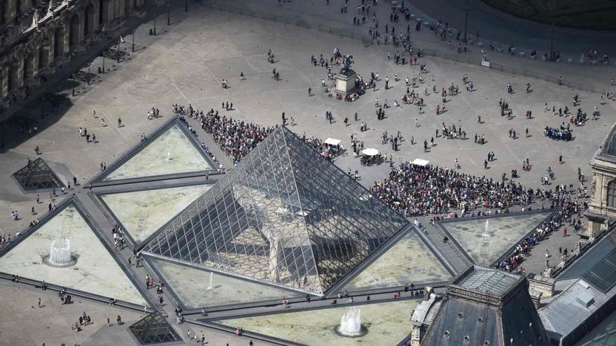 Una tormenta en París daña varios cuadros del Louvre