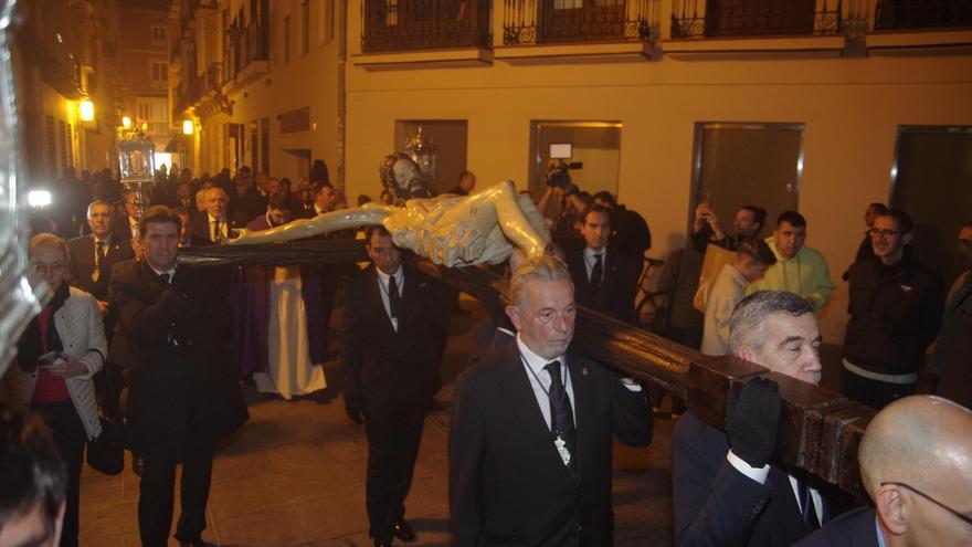 Traslado del Cristo de Ánimas a San Julián para preparar el vía crucis