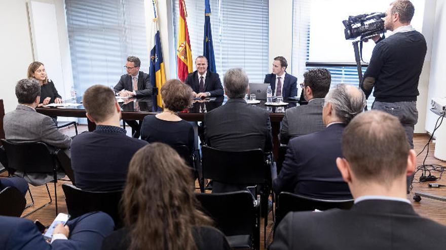 Augusto Hidalgo durante la presentación de las fortalezas de la capital en Bruselas.