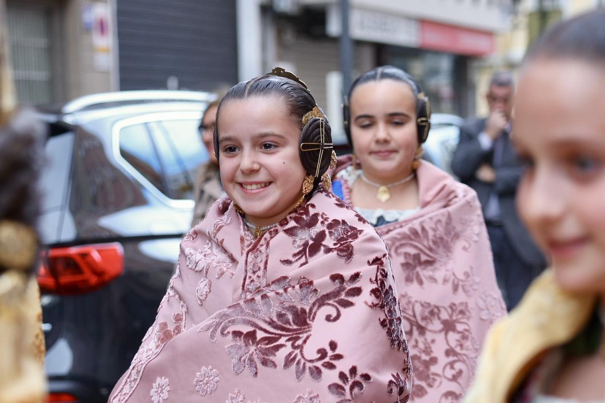 La falla El Quarantahuit mantiene viva la tradición de las bolilleras