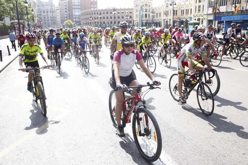 Marcha ciclista por València