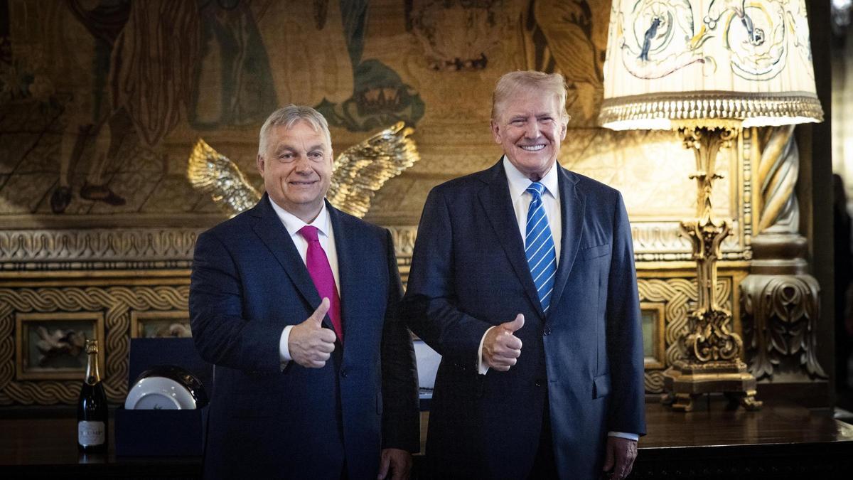 El primer ministro de Hungría, Viktor Orbán, y el candidato republicano a las elecciones de EEUU, Donald Trump, en la residencia del expresidente en Florida el pasado 11 de julio.
