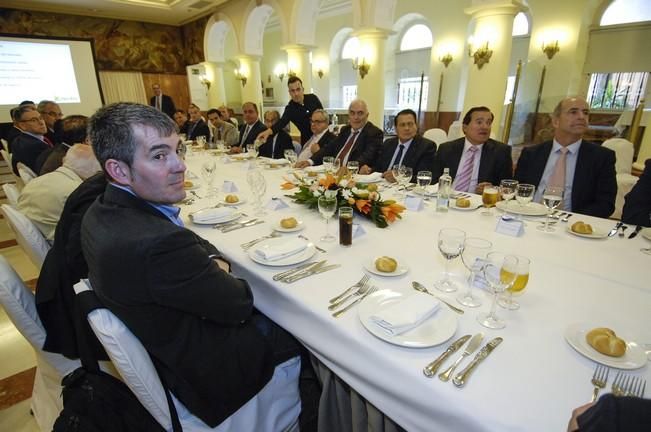 ALMUERZO DE DINOSOL CON EMPRESARIOS