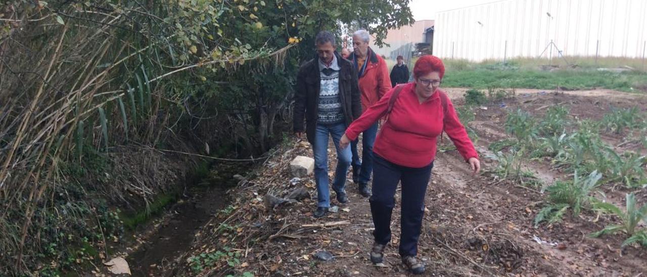 Camino que realizan vecinos de Sedaví y Forn d´Alcedo en la actualidad para poder coger el transporte público.