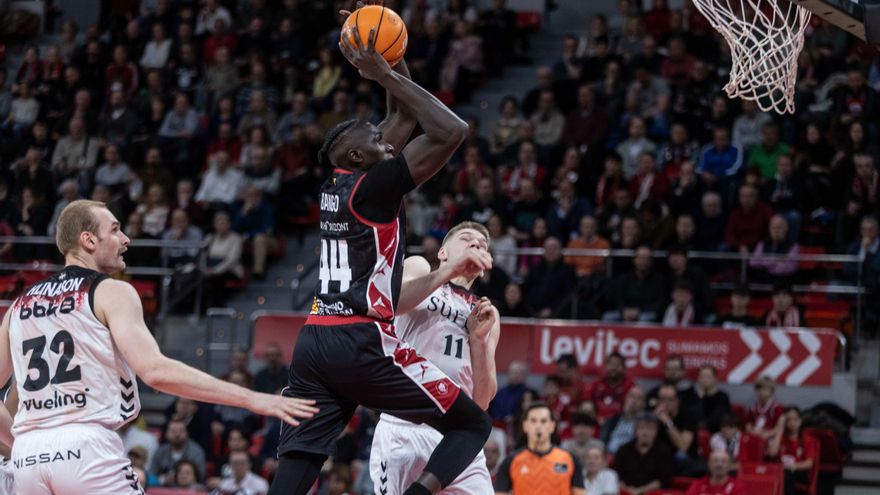 Aerolíneas Bango despega en la ACB