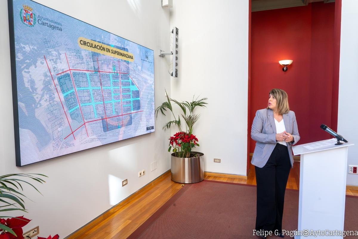 La alcaldesa, Noelia Arroyo, durante la presentación del proyecto de las supermanzanas en 2025