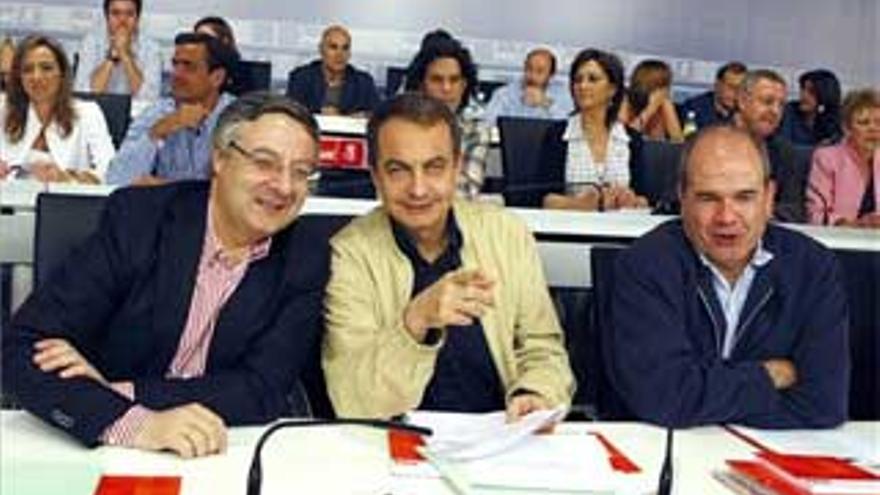 Zapatero será &quot;implacable&quot; con ETA y pide unidad a los demócratas