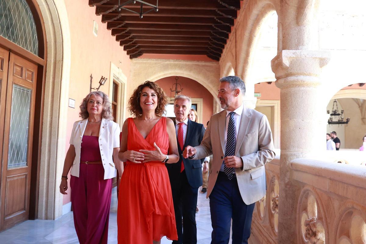 La vicepresidenta primera del Gobierno y ministra de Hacienda, María Jesús Montero, durante su visita al ayuntamiento de Rota (Cádiz) este miércoles.
