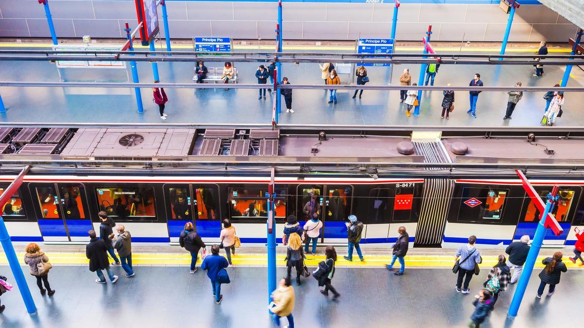 Vista del andén de la estación de Príncipe Pío, una de las que entra en el tramo de la L6 de Metro que se corta a partir del 31 de mayo.