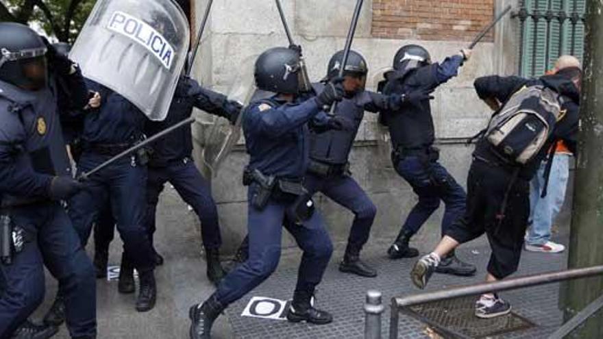 Actuación policial en la marcha &#039;Rodea el Congreso&#039; de 2012.