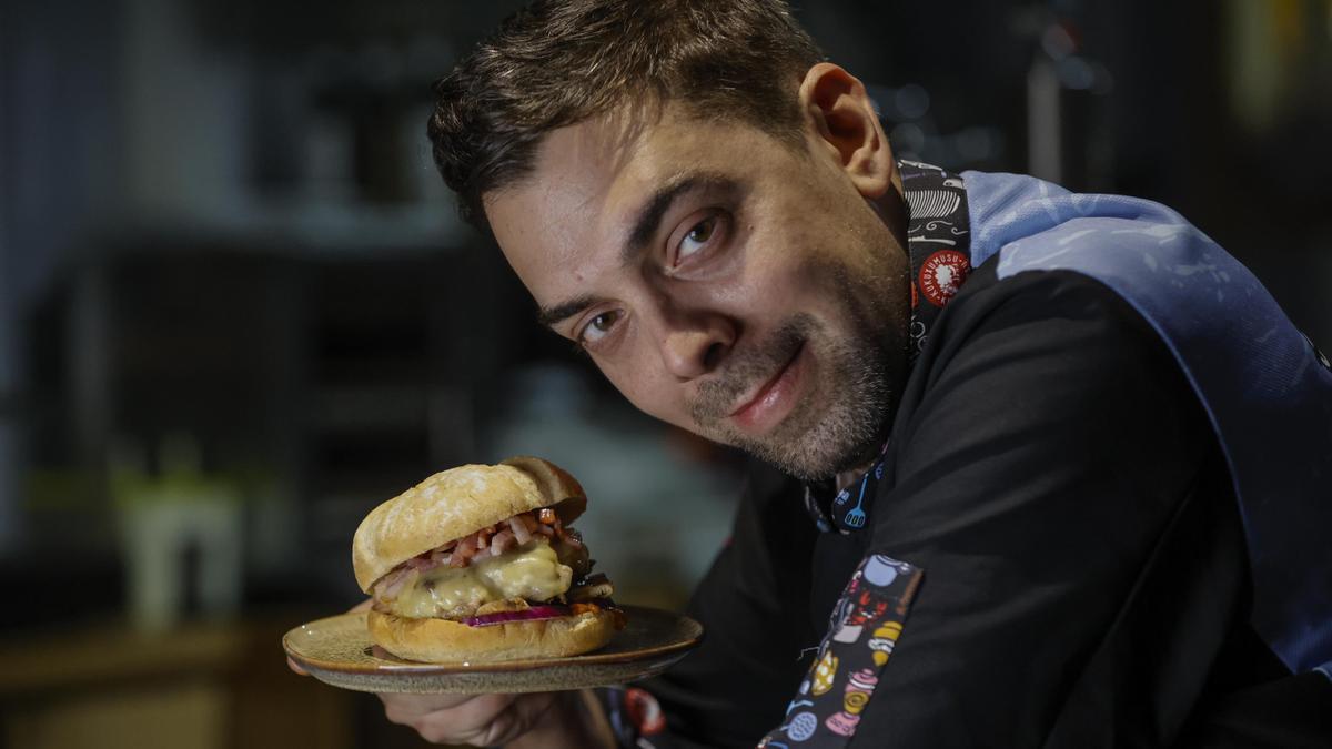 Hamburguesa Centenario, una creación del chef Nacho Tello para el Centenario de El Periódico Extremadura