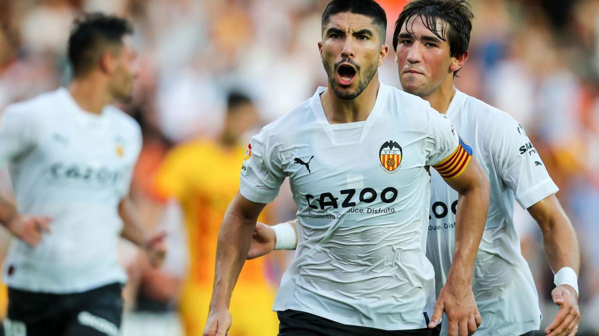 Carlos Soler celebra su
último gol con el
Valencia.  j.m.lópez