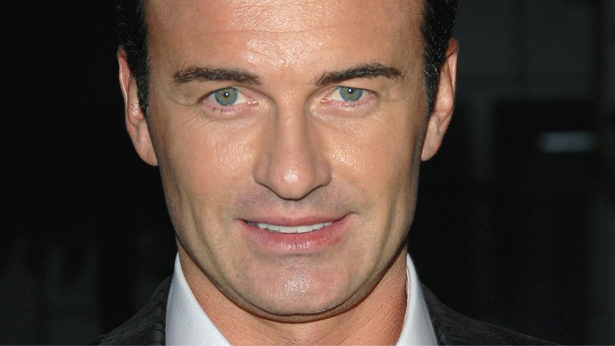 EL ACTOR JULIAN MCMAHON POSANDO DURANTE LA PREMIER DE LA PELICULA 'NIP TUCK' EN LOS ANGELES