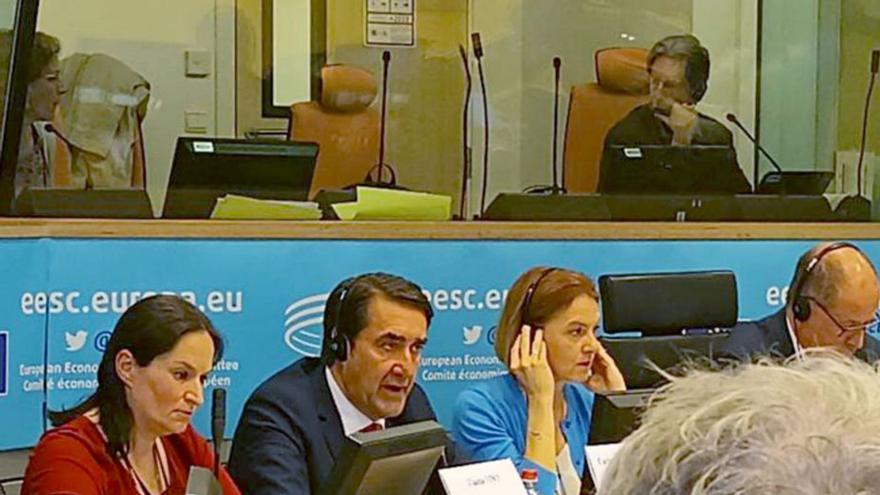 Quiñones critica en Bruselas la &quot;sobreprotección&quot; del lobo