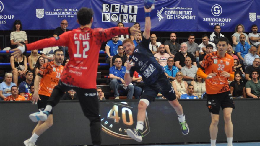 El Servigroup Benidorm se asoma al abismo tras caer ante el Torrelavega