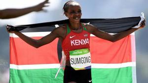 Jemima Sumgong, ganadora del maratón de Río 2016, encabeza la lista entre los 57 sancionados de Kenia.