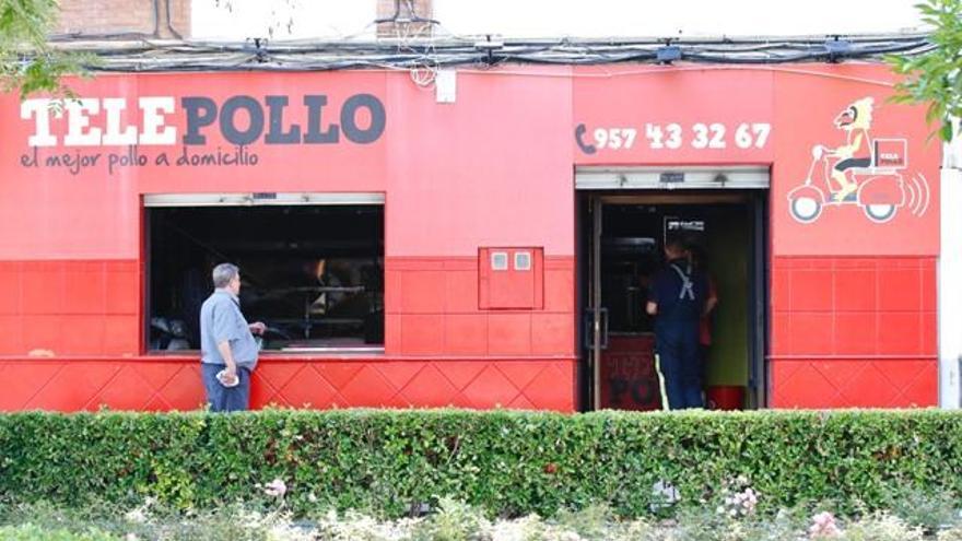 Arde un local de comida para llevar en la calle Cinco Caballeros