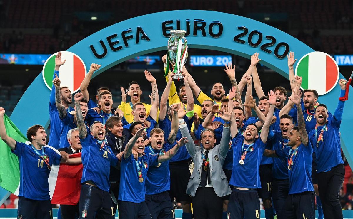 Los jugadores de Italia celebran la consecución de la Eurocopa 2020.