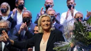 Marine Le Pen, en la clausura del congreso de Reagrupación Nacional, este domingo en Perpinyà.