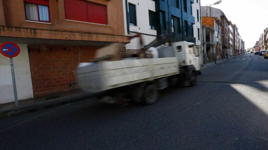 Los vecinos piden controles de velocidad para coches en el casco urbano de Luanco