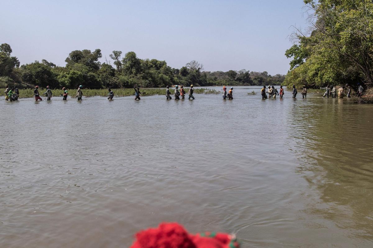 La minería artesanal de oro en Senegal. Karakaene y Bantakokouta son sitios de extracción de oro en el sureste de Senegal