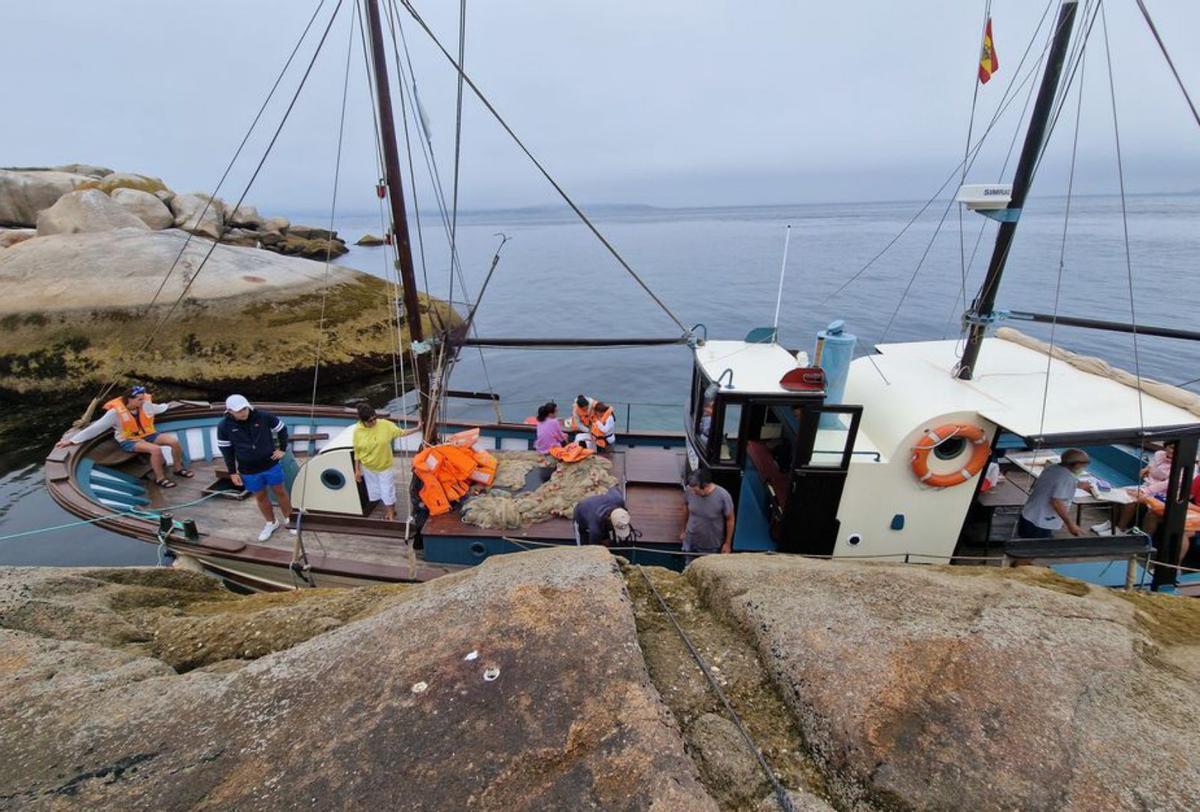 Un almuerzo a bordo del “Chasula”, el pasado verano.   | //  M. MÉNDEZ