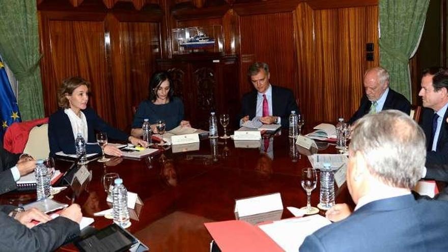 Reunión de la ministra García Tejerina con la directiva de la patronal pesquera Cepesca. // Magrama