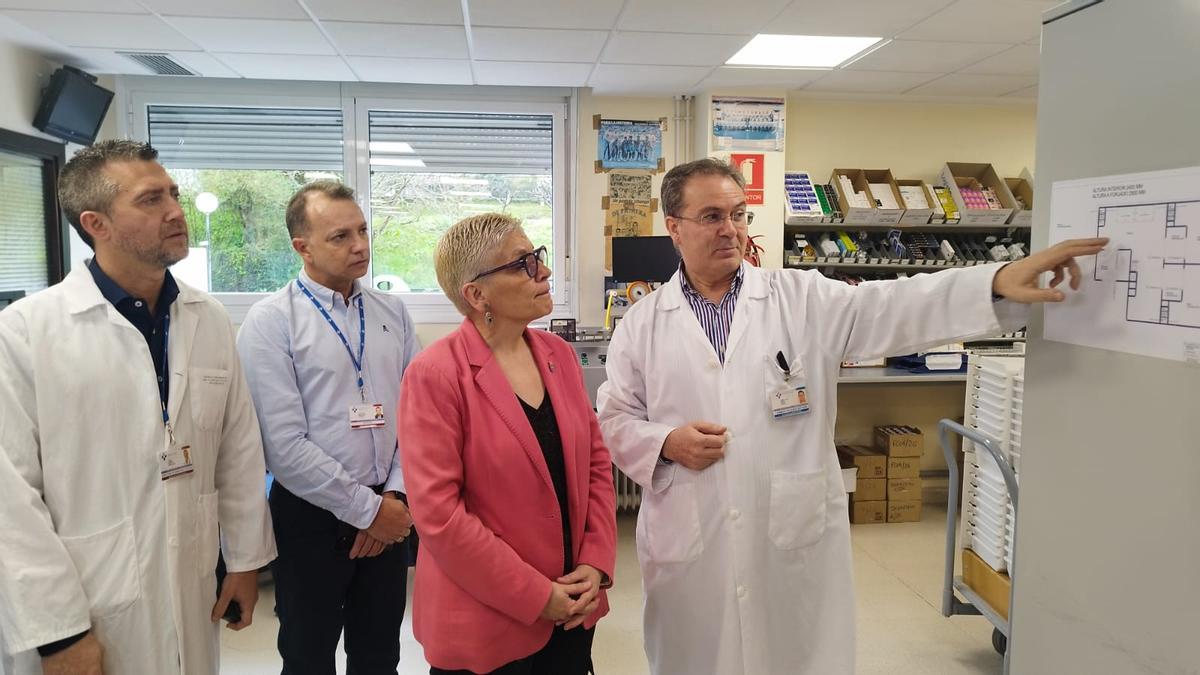 Por la izquierda, el director de Atención Sanitaria y Salud Pública, Edgar Lazcano; la consejera de Salud, Concepción Saavedra, y el jefe del servicio de Atención Hospitalaria, Pedro Martín.